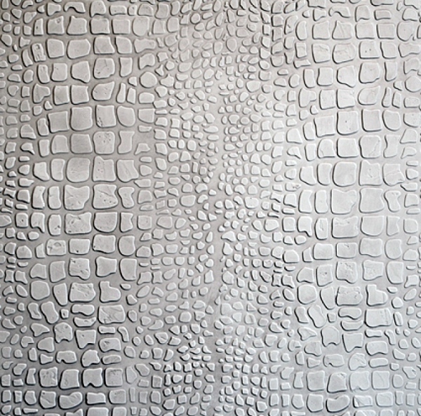 Crocodile-skin textured plaster relief detail
